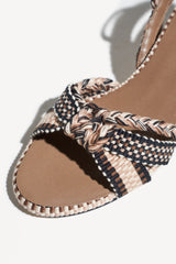 AITANA - low heel SANDALS